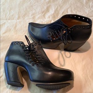 John Fluevog - Venturous